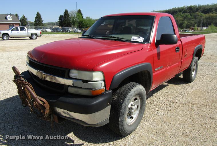 image for item DF3792 2002 Chevrolet Silverado 2500HD pickup truck