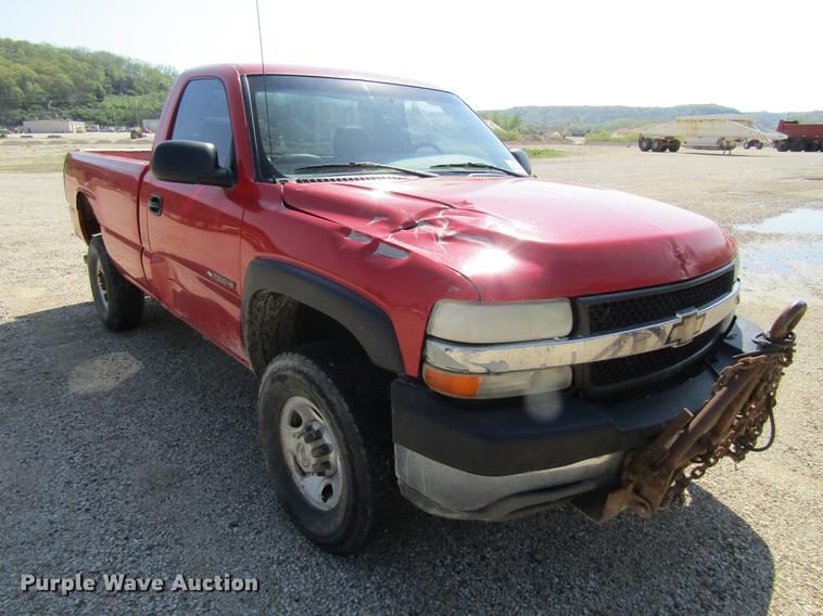 image for item DF3792 2002 Chevrolet Silverado 2500HD pickup truck