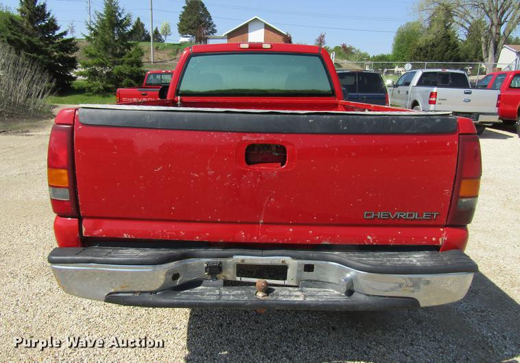 image for item DF3792 2002 Chevrolet Silverado 2500HD pickup truck