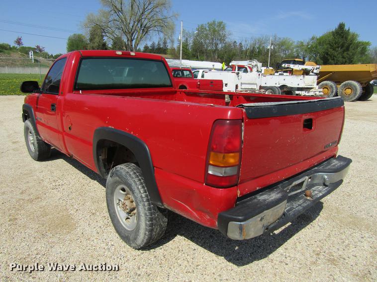 image for item DF3792 2002 Chevrolet Silverado 2500HD pickup truck