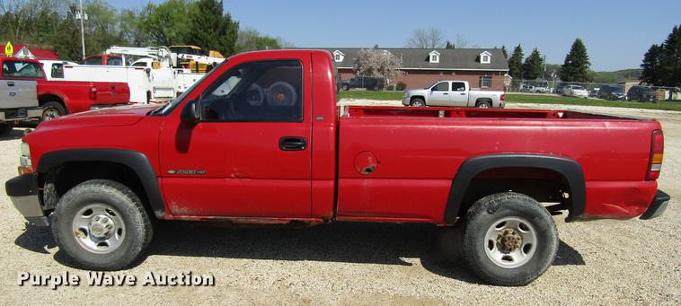 image for item DF3792 2002 Chevrolet Silverado 2500HD pickup truck
