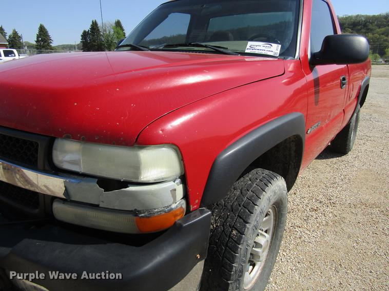 image for item DF3792 2002 Chevrolet Silverado 2500HD pickup truck