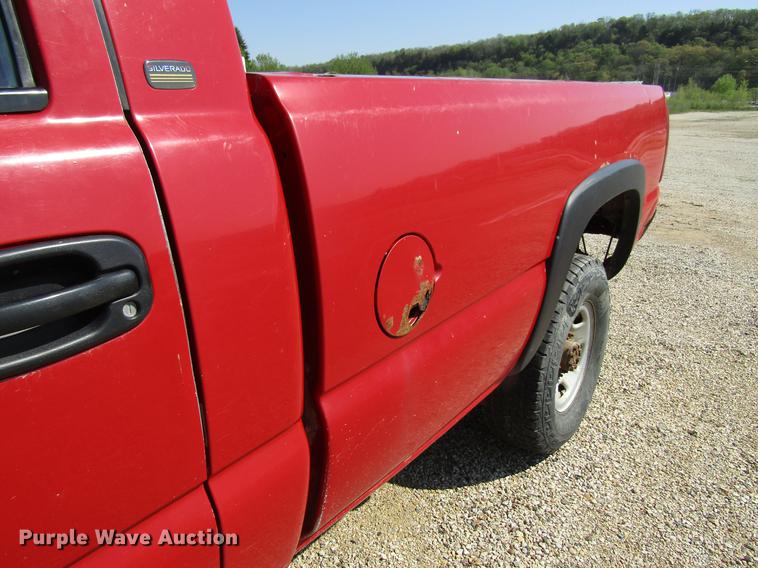 image for item DF3792 2002 Chevrolet Silverado 2500HD pickup truck