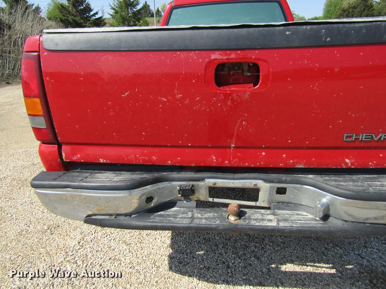 image for item DF3792 2002 Chevrolet Silverado 2500HD pickup truck