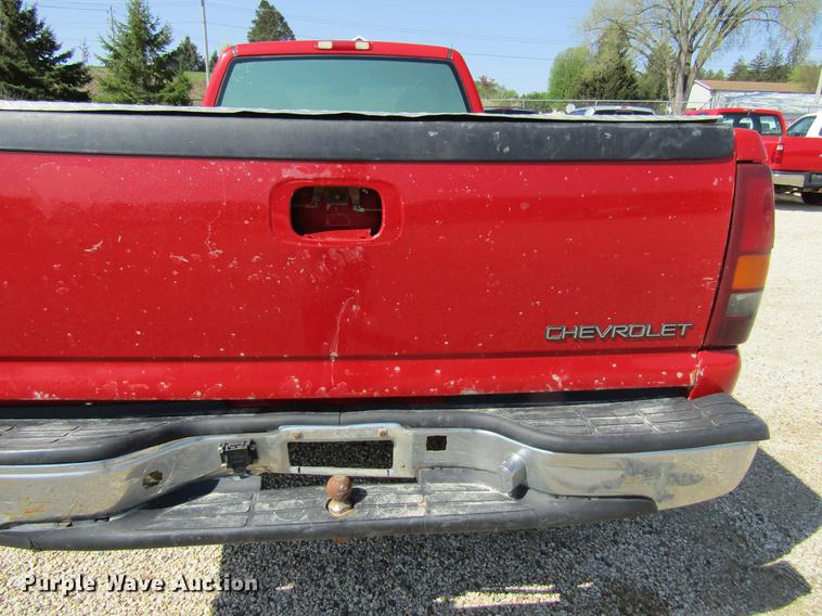 image for item DF3792 2002 Chevrolet Silverado 2500HD pickup truck