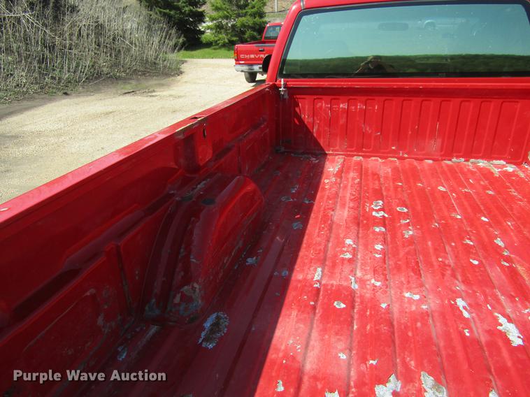 image for item DF3792 2002 Chevrolet Silverado 2500HD pickup truck