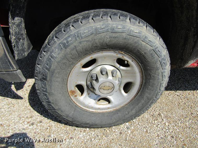 image for item DF3792 2002 Chevrolet Silverado 2500HD pickup truck