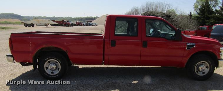 image for item DF3795 2008 Ford F350 Super Duty Crew Cab pickup truck