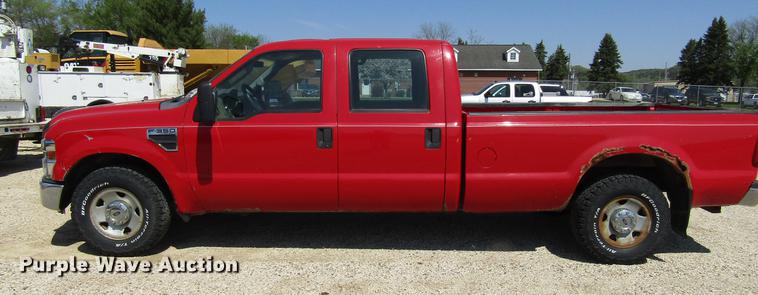 image for item DF3795 2008 Ford F350 Super Duty Crew Cab pickup truck