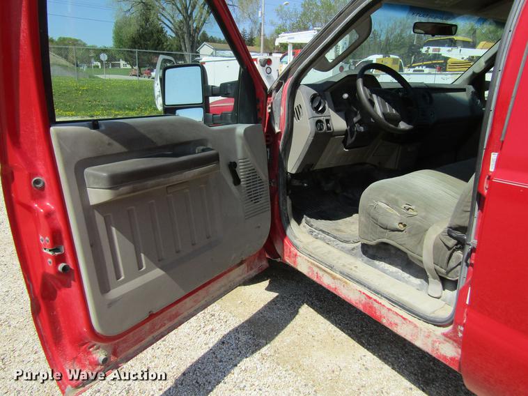 image for item DF3795 2008 Ford F350 Super Duty Crew Cab pickup truck