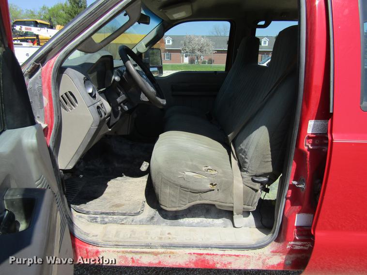 image for item DF3795 2008 Ford F350 Super Duty Crew Cab pickup truck