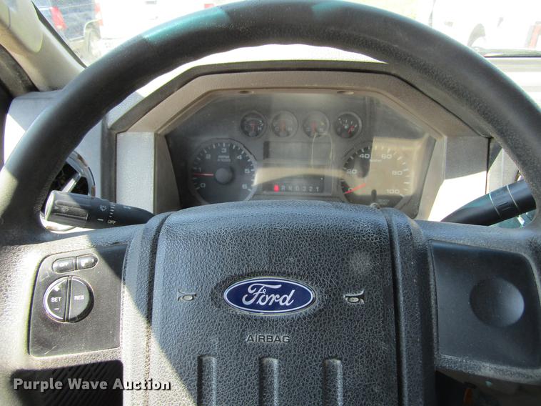 image for item DF3795 2008 Ford F350 Super Duty Crew Cab pickup truck