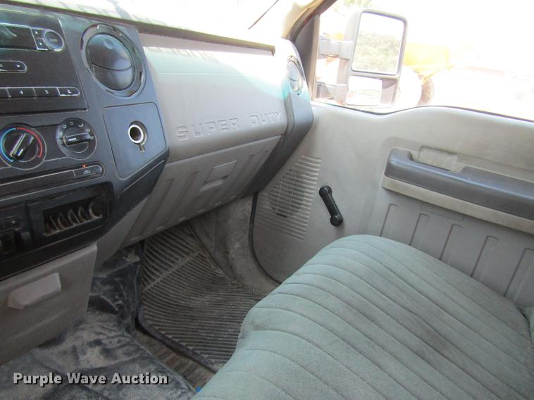 image for item DF3795 2008 Ford F350 Super Duty Crew Cab pickup truck