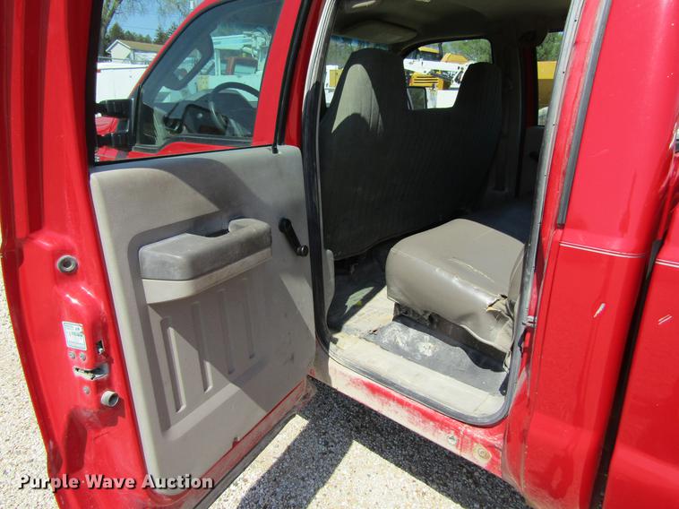 image for item DF3795 2008 Ford F350 Super Duty Crew Cab pickup truck