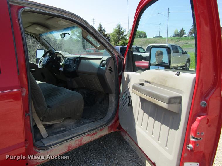 image for item DF3795 2008 Ford F350 Super Duty Crew Cab pickup truck