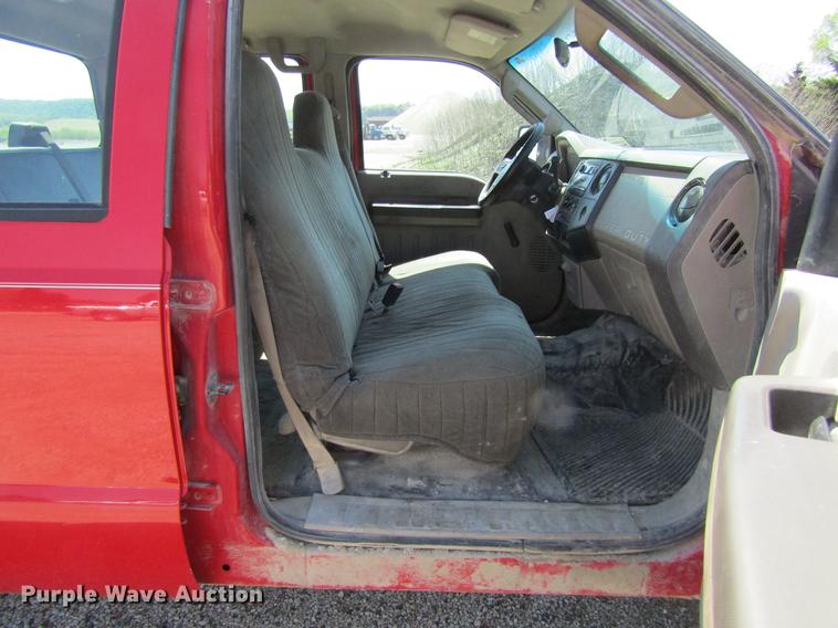 image for item DF3795 2008 Ford F350 Super Duty Crew Cab pickup truck