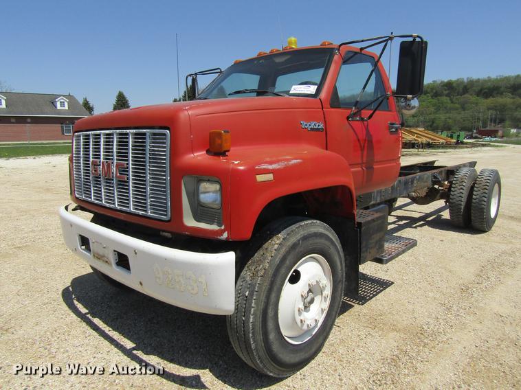 1992 GMC TopKick C7H042 truck cab and chassis in Decorah, IA Item