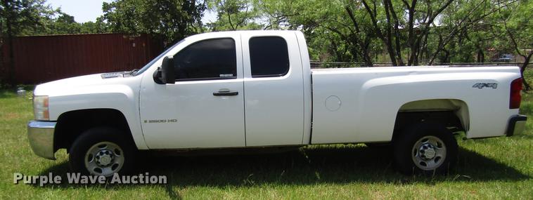 image for item DW9264 2007 Chevrolet Silverado 2500HD Ext. Cab pickup truck