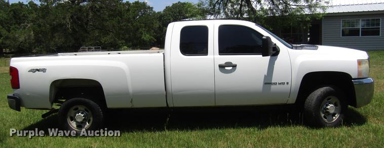 image for item DW9264 2007 Chevrolet Silverado 2500HD Ext. Cab pickup truck