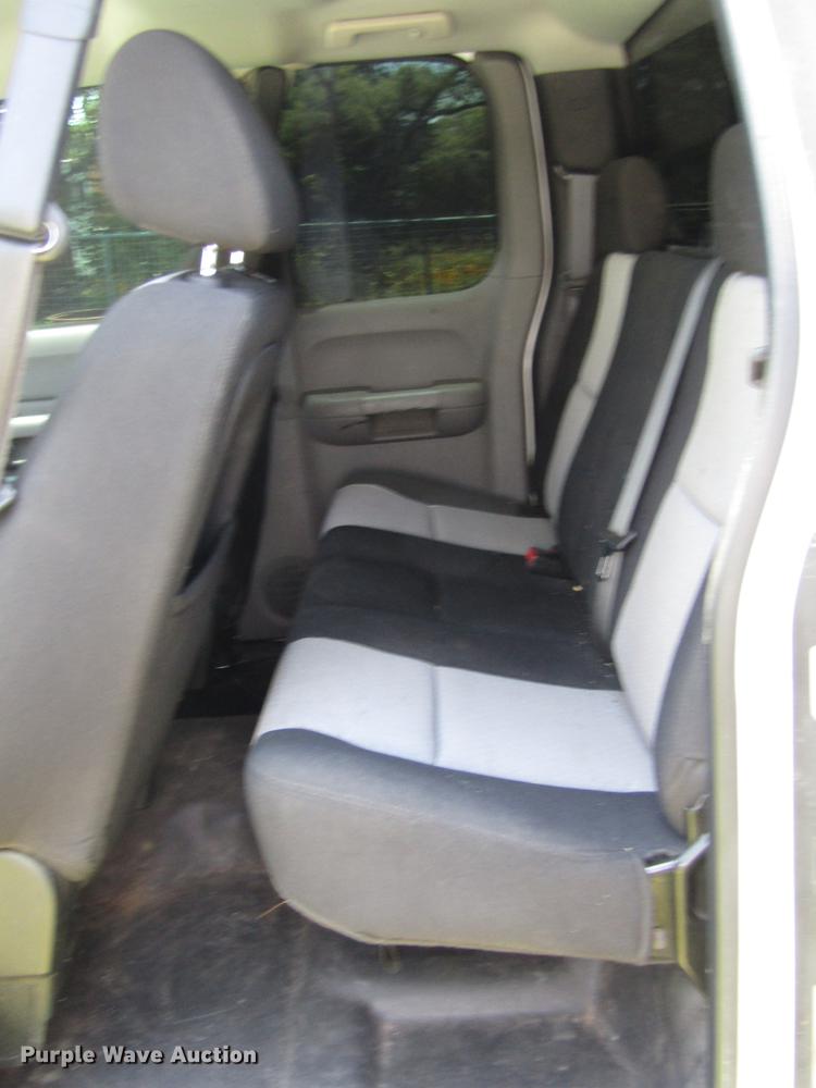 image for item DW9264 2007 Chevrolet Silverado 2500HD Ext. Cab pickup truck