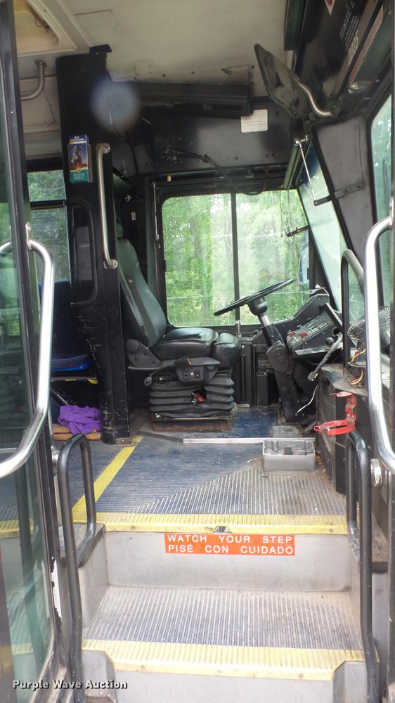 image for item EC9739 2002 Gillig G20B096N4 transit bus
