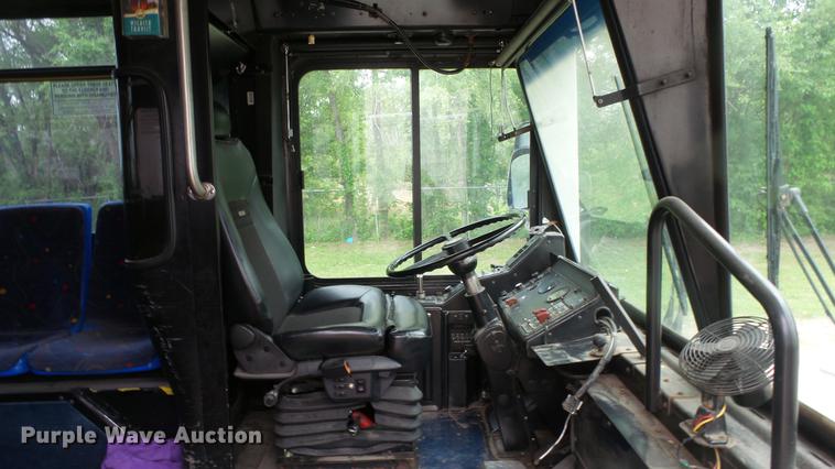 image for item EC9739 2002 Gillig G20B096N4 transit bus