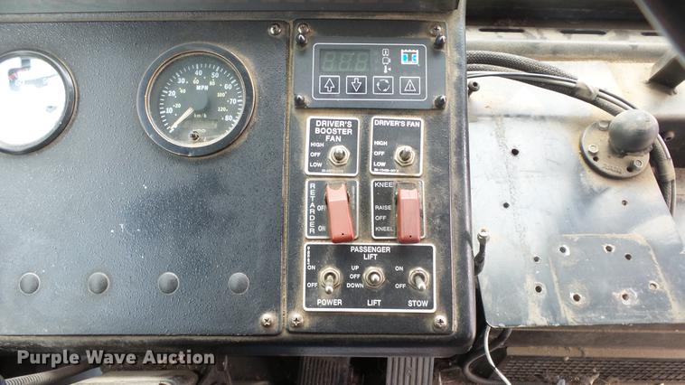 image for item EC9739 2002 Gillig G20B096N4 transit bus