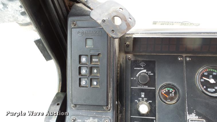 image for item EC9739 2002 Gillig G20B096N4 transit bus