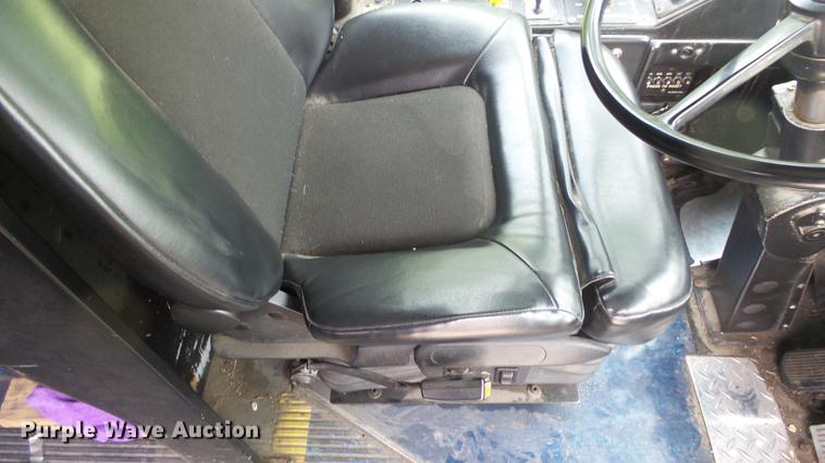 image for item EC9739 2002 Gillig G20B096N4 transit bus