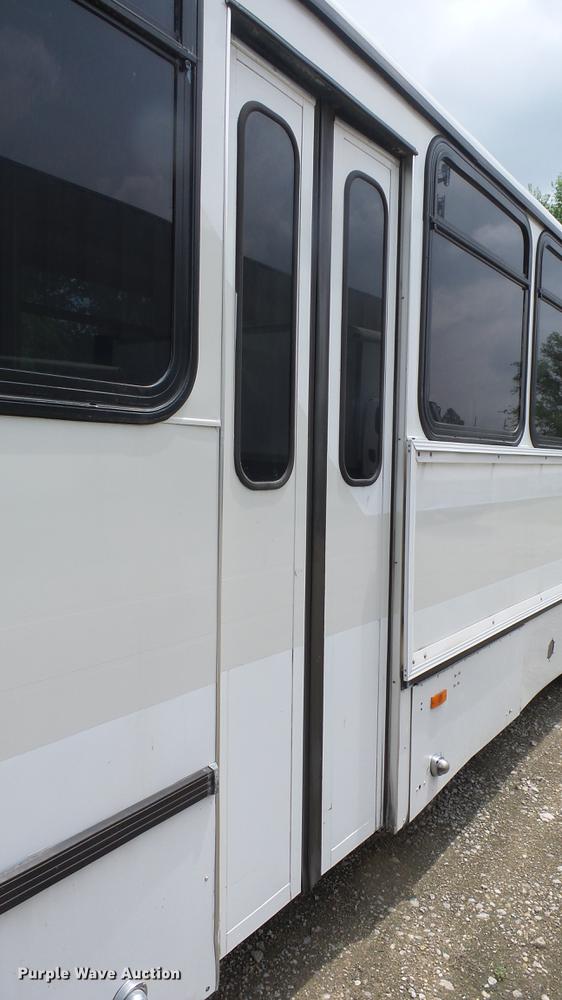 image for item EC9739 2002 Gillig G20B096N4 transit bus