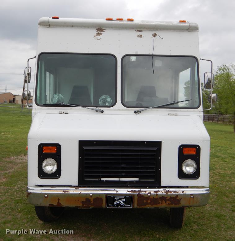 image for item EI9102 1997 Chevrolet P30 box truck