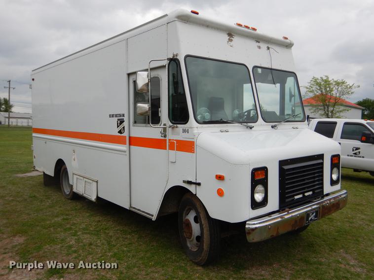 image for item EI9102 1997 Chevrolet P30 box truck