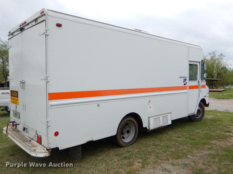 image for item EI9102 1997 Chevrolet P30 box truck