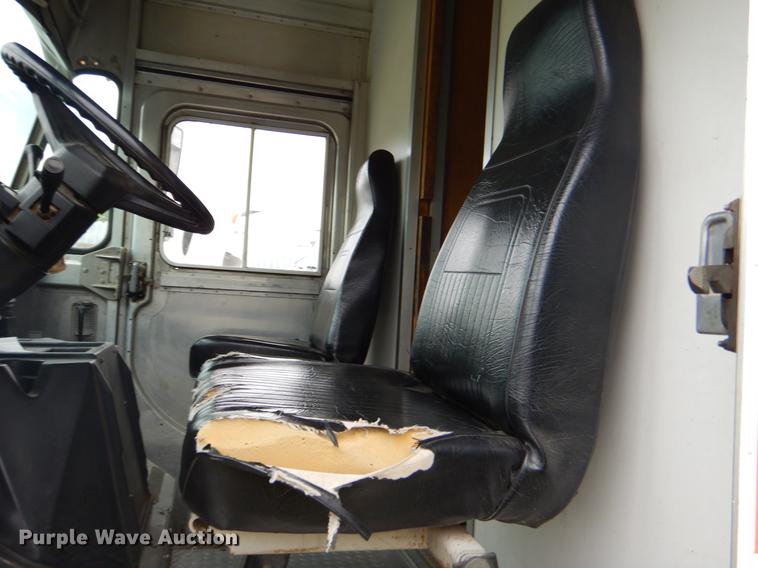 image for item EI9102 1997 Chevrolet P30 box truck