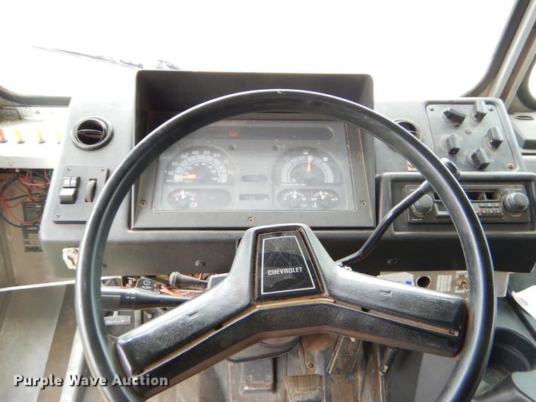 image for item EI9102 1997 Chevrolet P30 box truck