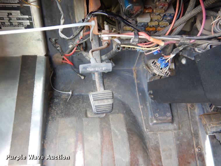 image for item EI9102 1997 Chevrolet P30 box truck