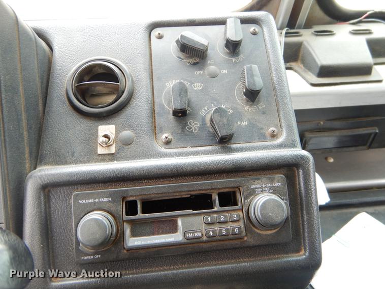 image for item EI9102 1997 Chevrolet P30 box truck