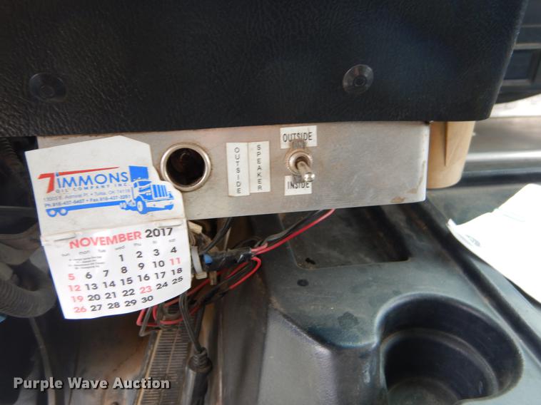 image for item EI9102 1997 Chevrolet P30 box truck