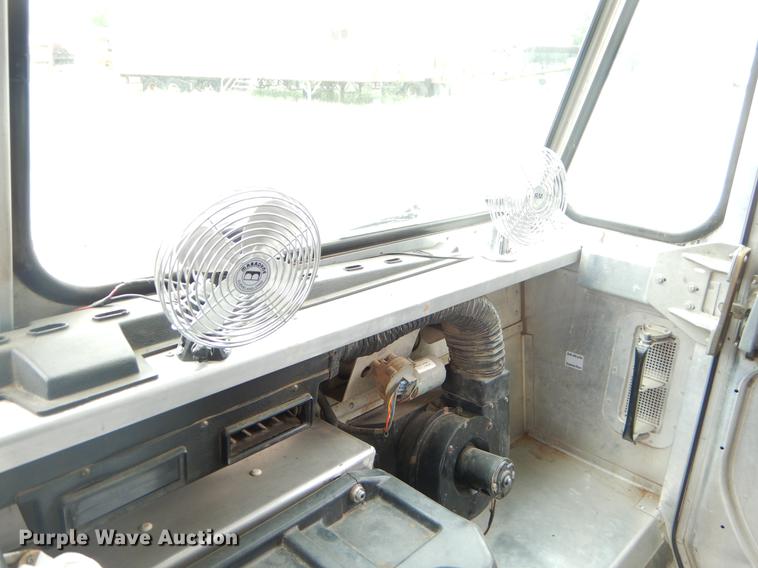 image for item EI9102 1997 Chevrolet P30 box truck