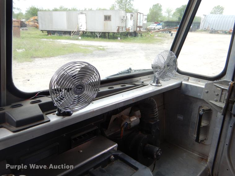 image for item EI9102 1997 Chevrolet P30 box truck