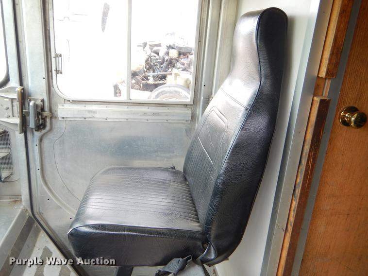 image for item EI9102 1997 Chevrolet P30 box truck