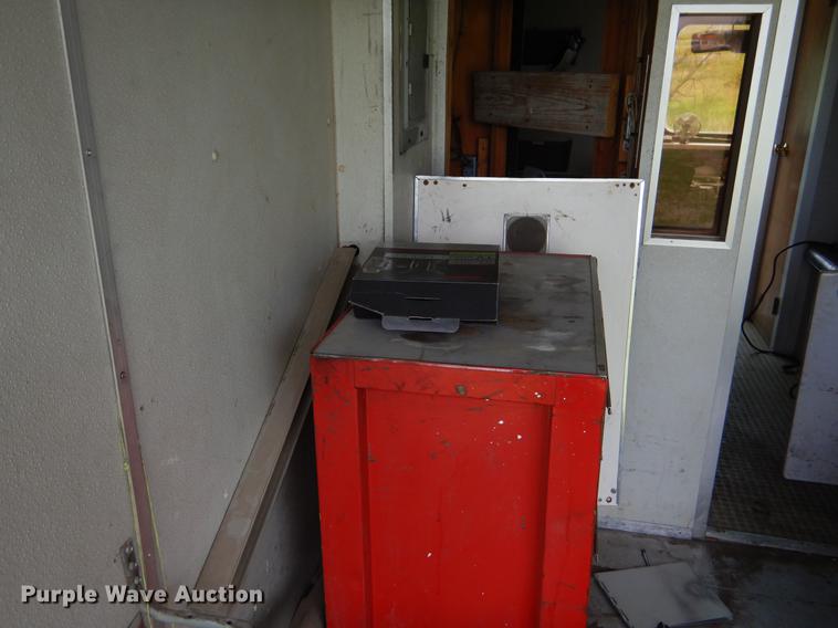 image for item EI9102 1997 Chevrolet P30 box truck