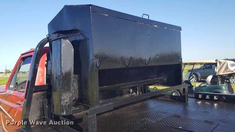 image for item EI9584 1995 Ford F350 bale bed pickup truck