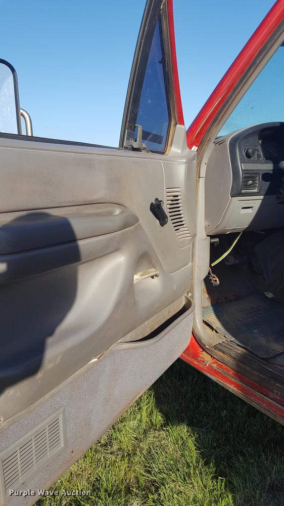 image for item EI9584 1995 Ford F350 bale bed pickup truck