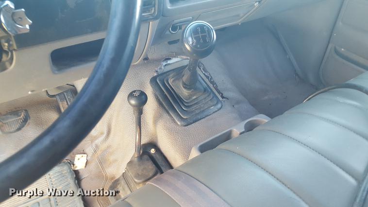 image for item EI9584 1995 Ford F350 bale bed pickup truck