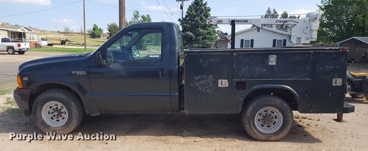 image for item EI9588 2001 Ford F250 Super Duty XL utility bed pickup truck