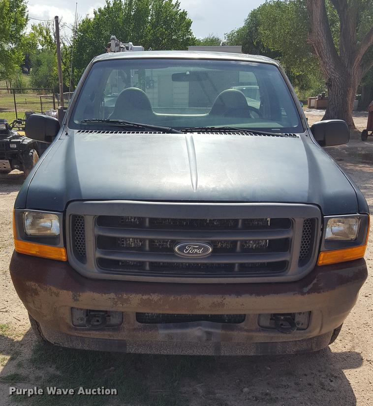 image for item EI9588 2001 Ford F250 Super Duty XL utility bed pickup truck