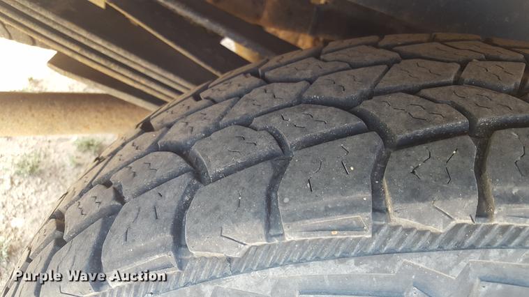 image for item EI9588 2001 Ford F250 Super Duty XL utility bed pickup truck