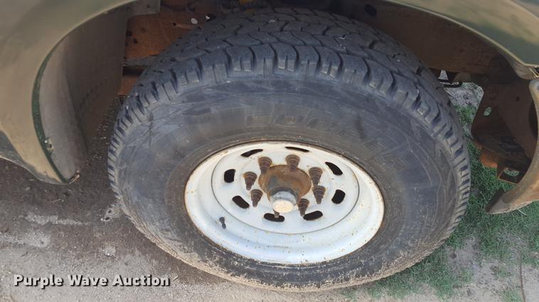 image for item EI9588 2001 Ford F250 Super Duty XL utility bed pickup truck