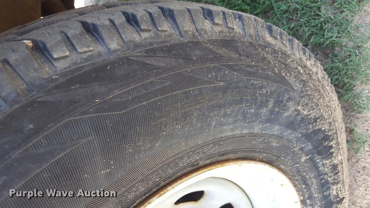 image for item EI9588 2001 Ford F250 Super Duty XL utility bed pickup truck